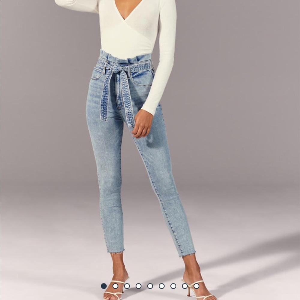 ✨NWT✨ ULTRA HIGH RISE PAPERBAG WAIST JEANS 27